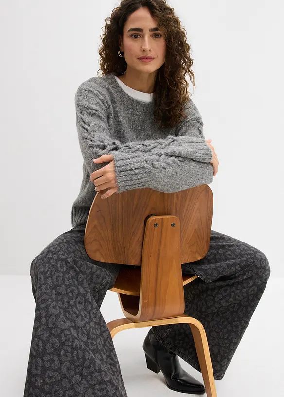 Pull boxy avec motif tressé sur les manches, bonprix
