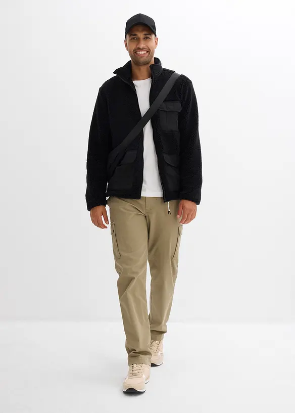 Veste en sherpa à poches pratiques et détails sportifs, bonprix