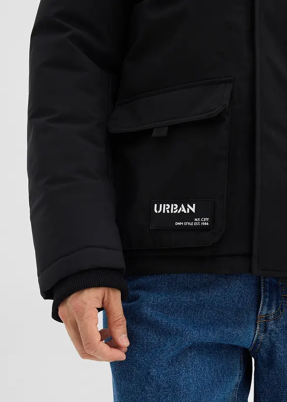 Veste rembourrée avec capuche et nombreuses poches, bonprix