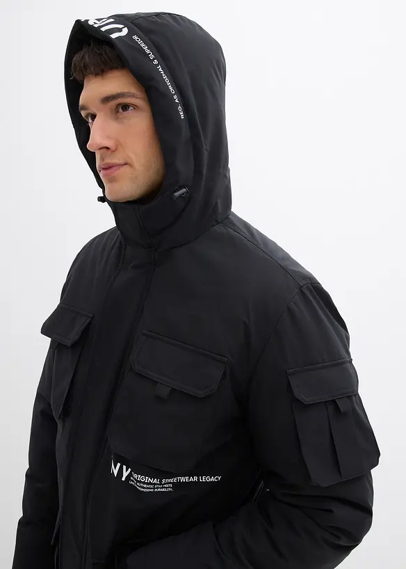 Veste rembourrée avec capuche et nombreuses poches, bonprix