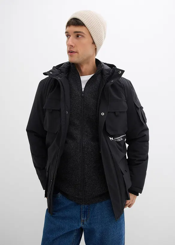 Veste rembourrée avec capuche et nombreuses poches, bonprix