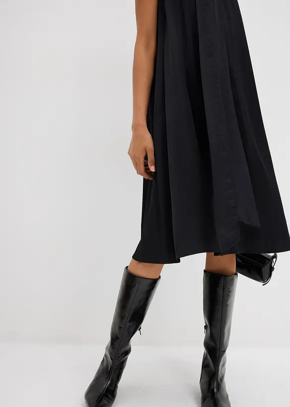 Robe courte en satin de viscose mélangée, bonprix