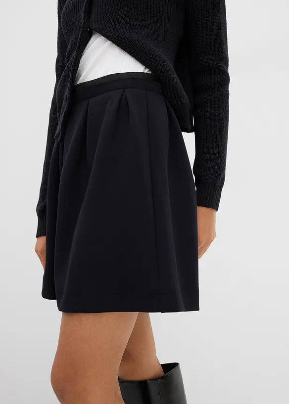 Jupe plissée en matière légèrement brillante, bonprix