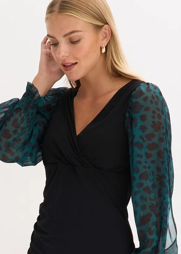 Robe courte et près du corps à manches fendues, bonprix