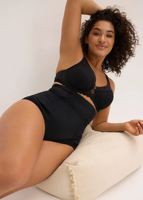 Slip sculptant avec dentelle c&oelig;urs, maintien fort, bonprix