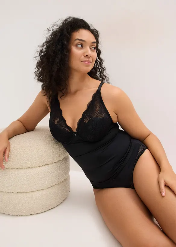 Top soutien-gorge sculptant &agrave; coques et dentelle, maintien mod&eacute;r&eacute;, bonprix