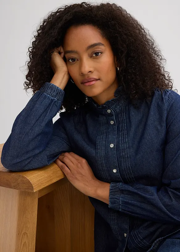 Blouse en jean &agrave; finitions volant&eacute;es, bonprix