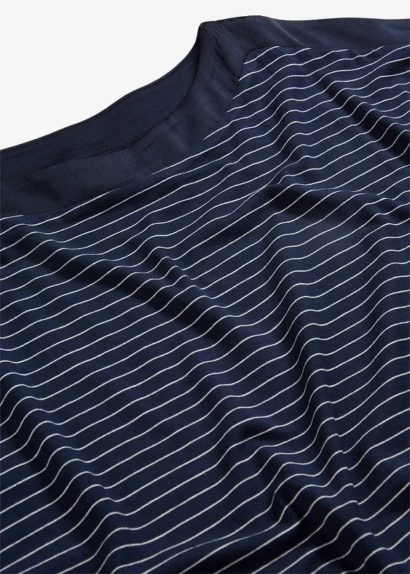 T-shirt en viscose fluide avec empi&egrave;cement satin, bonprix