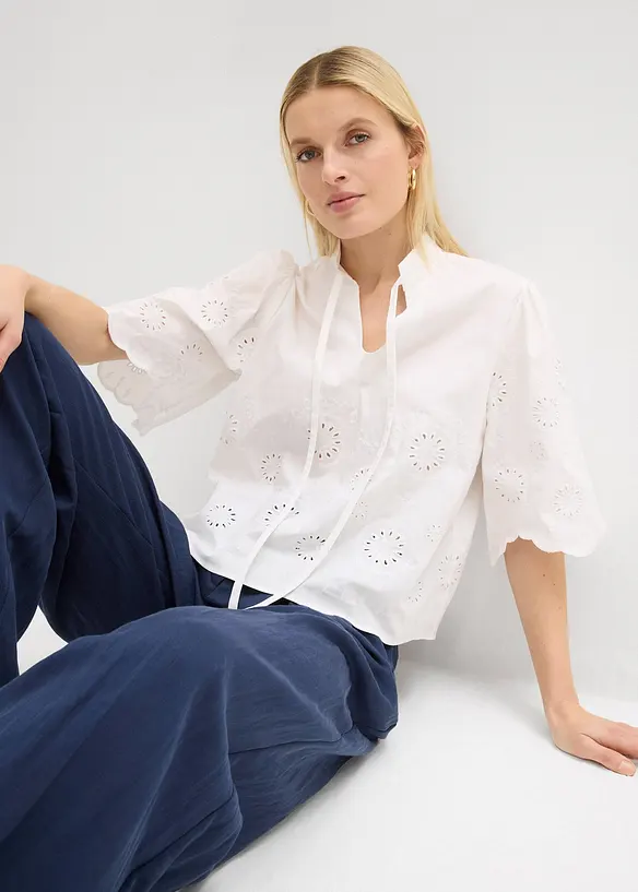 Blouse courte &agrave; broderies anglaises, bonprix