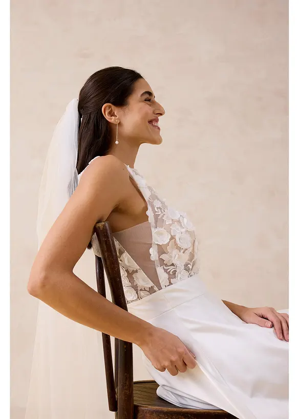 Robe de mari&eacute;e en satin brillant avec application de fleurs, bonprix