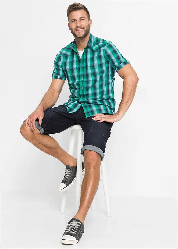 Chemise manches courtes &agrave; poches plaqu&eacute;es, bonprix