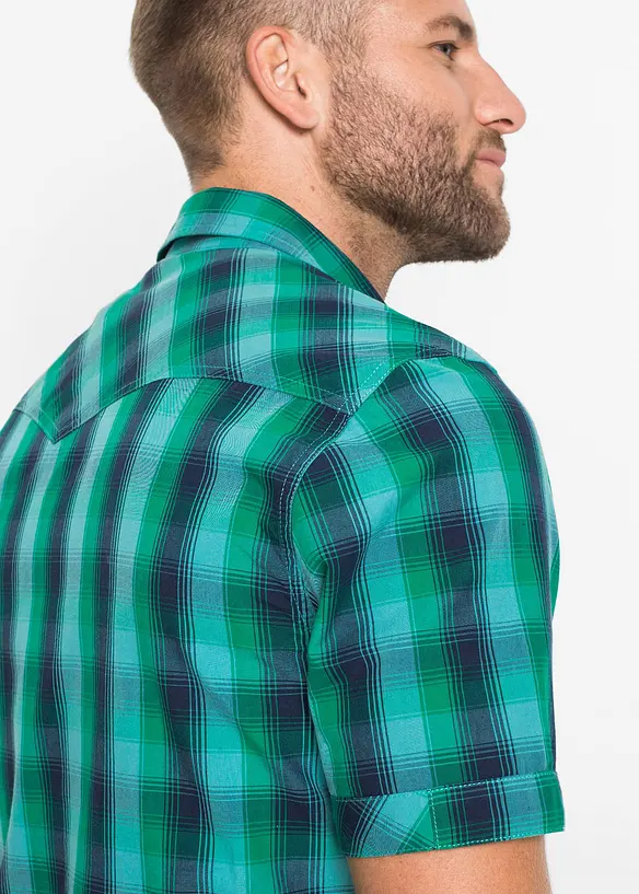 Chemise manches courtes &agrave; poches plaqu&eacute;es, bonprix