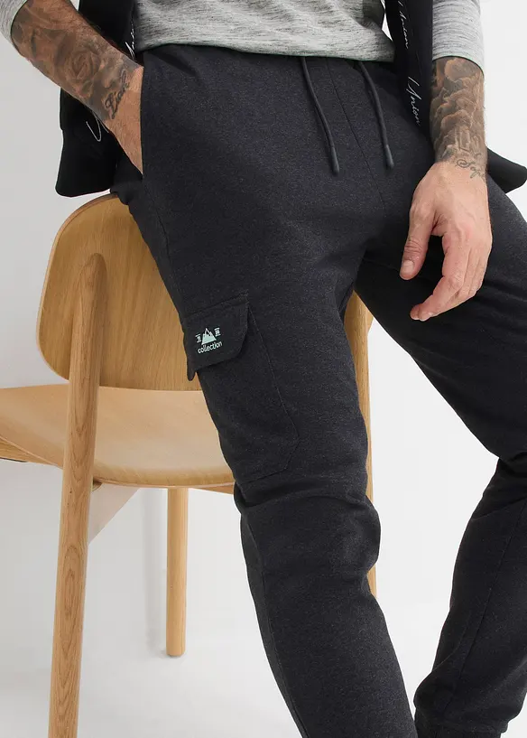 Pantalon de jogging &agrave; poches cargo, bonprix