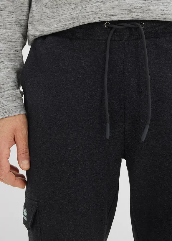 Pantalon de jogging &agrave; poches cargo, bonprix