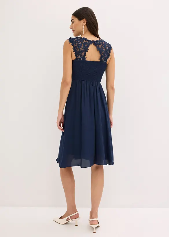 Robe courte &agrave; dentelle, bonprix