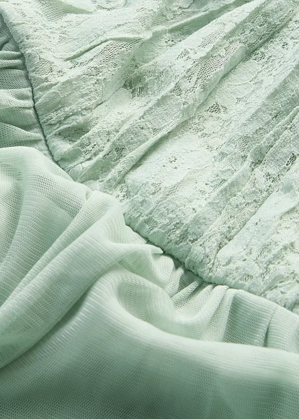 Robe en tulle et dentelle &agrave; base asym&eacute;trique, bonprix