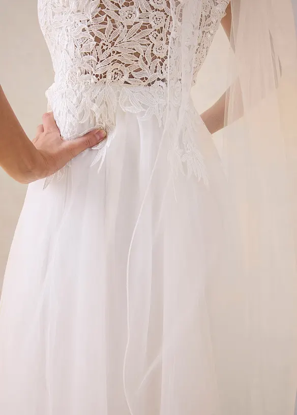 Robe de mari&eacute;e en tulle et dentelle, bonprix
