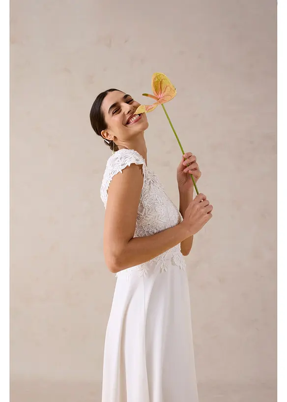 Robe de mari&eacute;e avec dentelle, bonprix