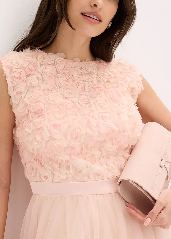 Robe de soir&eacute;e en tulle d&eacute;licat avec d&eacute;tails fleurs, bonprix