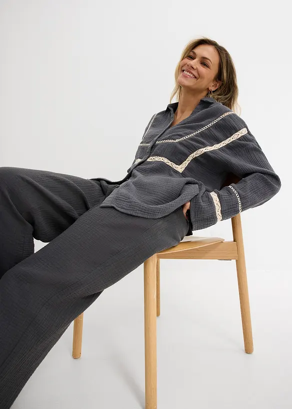 Blouse en gaze de coton avec empi&egrave;cements de dentelle, bonprix