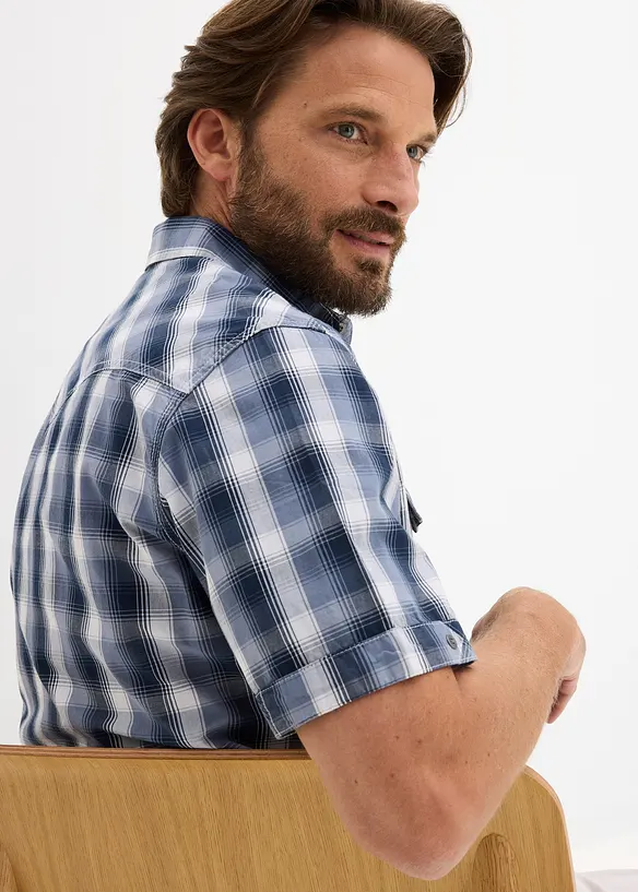 Chemise manches courtes &agrave; poches plaqu&eacute;es, bonprix