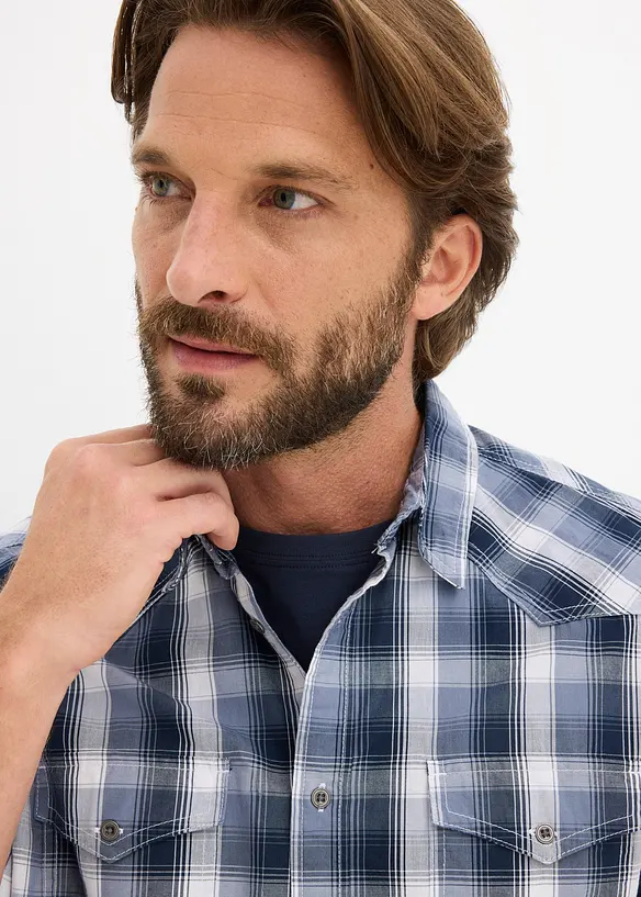 Chemise manches courtes &agrave; poches plaqu&eacute;es, bonprix