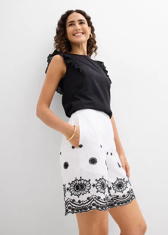 Short en twill avec dentelle ajour&eacute;e, bonprix