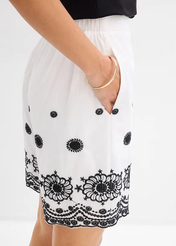 Short en twill avec dentelle ajour&eacute;e, bonprix