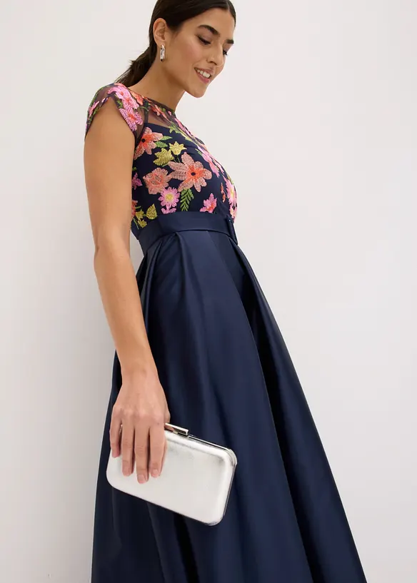 Robe longue en satin brillant et dentelle, bonprix