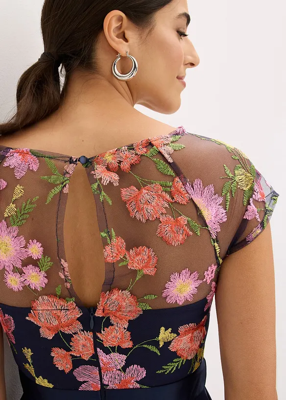 Robe longue en satin brillant et dentelle, bonprix