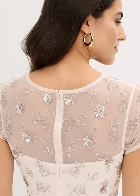 Robe de soir&eacute;e en tulle d&eacute;licat avec sequins brod&eacute;s, bonprix