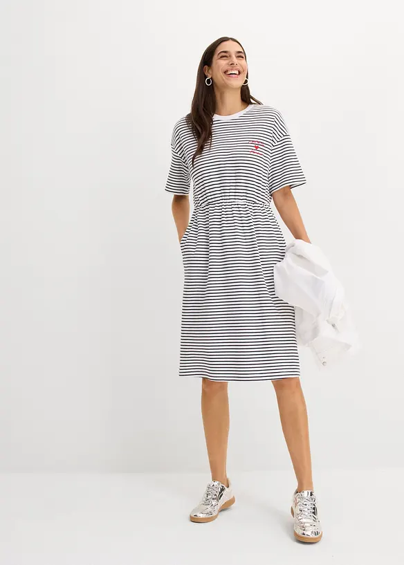 Robe ray&eacute;e avec broderie, bonprix