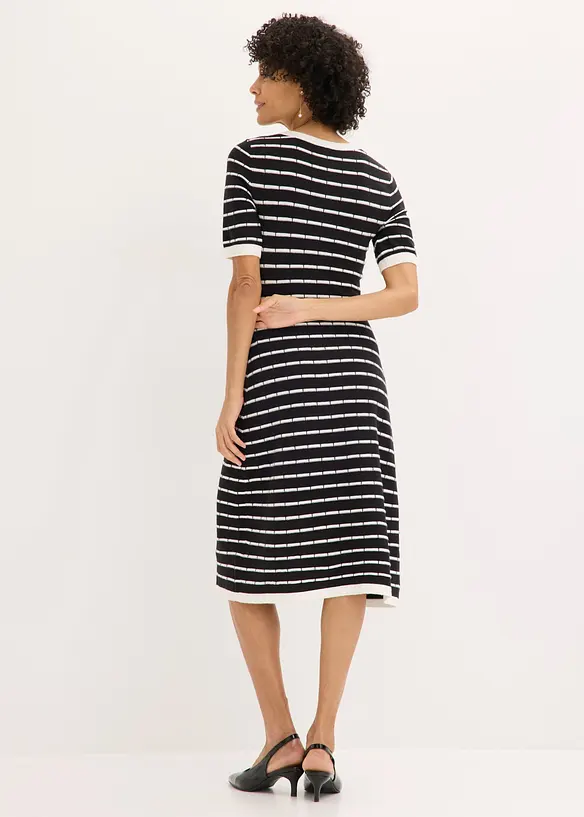 Robe en maille boutonn&eacute;e, bonprix