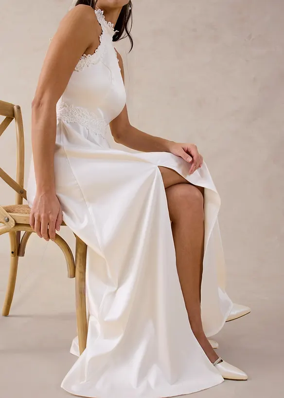 Robe de mari&eacute;e en satin brillant et dentelle, bonprix